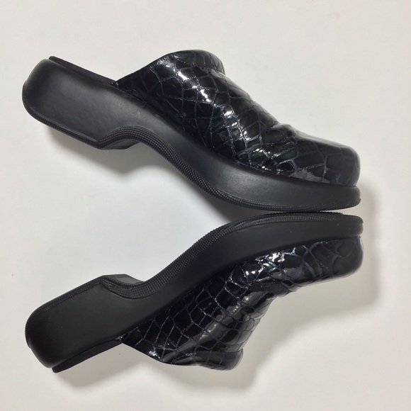 DANSKO PATENT LEATHER CROC PRINT CLOG SLIDES - Picture 3 of 8